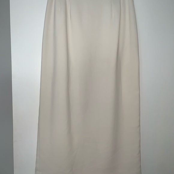 LeSuit Petite, jacket and matching skirt, cream color size 6p - Picture 2 of 4